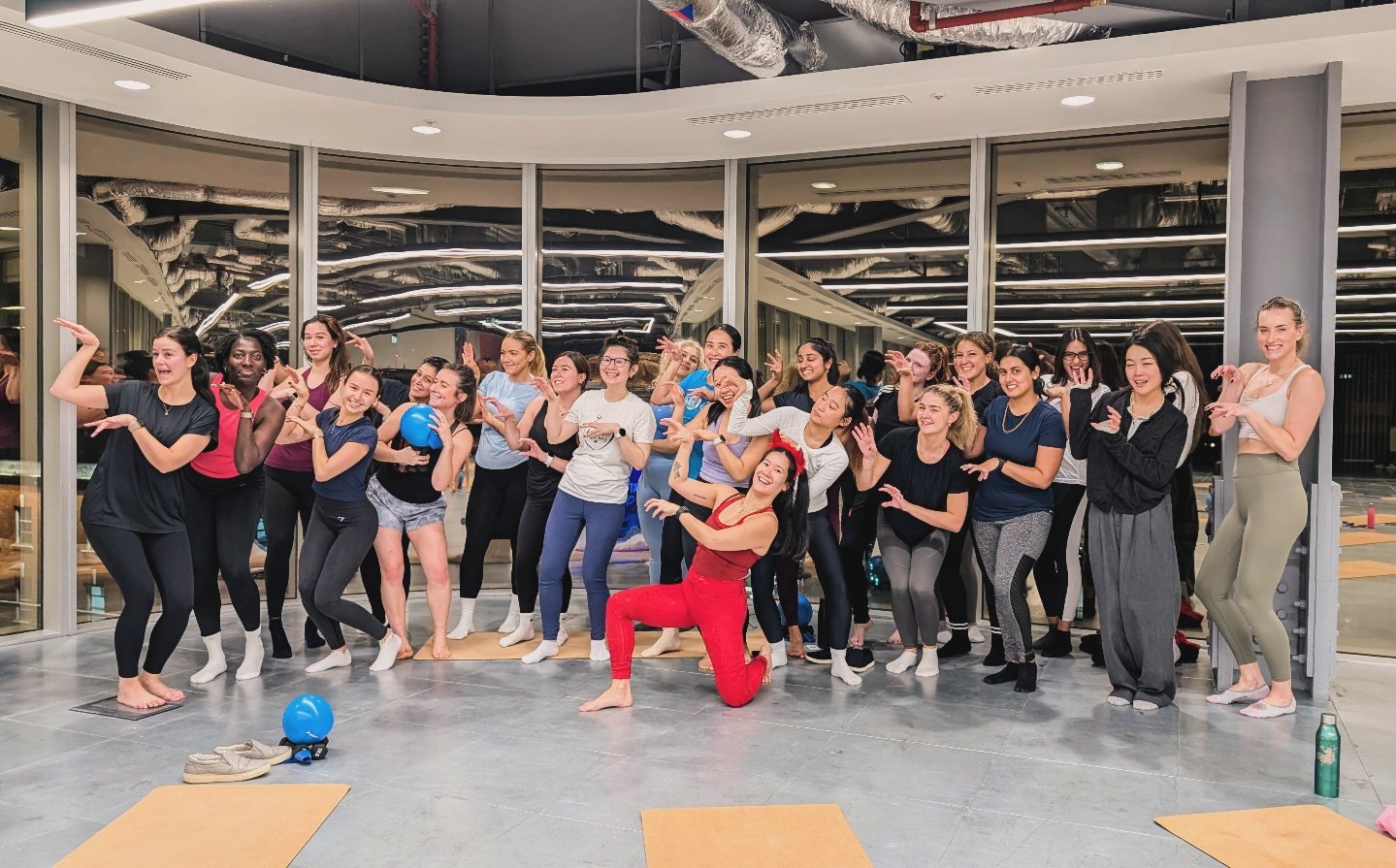 If you swipe left and right fast enough then our Monday Motivation crew will be doing that fun dance for you 🧟&zwj;♀️😂Halloween Special Floor Barre in Aldgate Tower We are specialists in creating workplace wellbeing sessions that actually make 